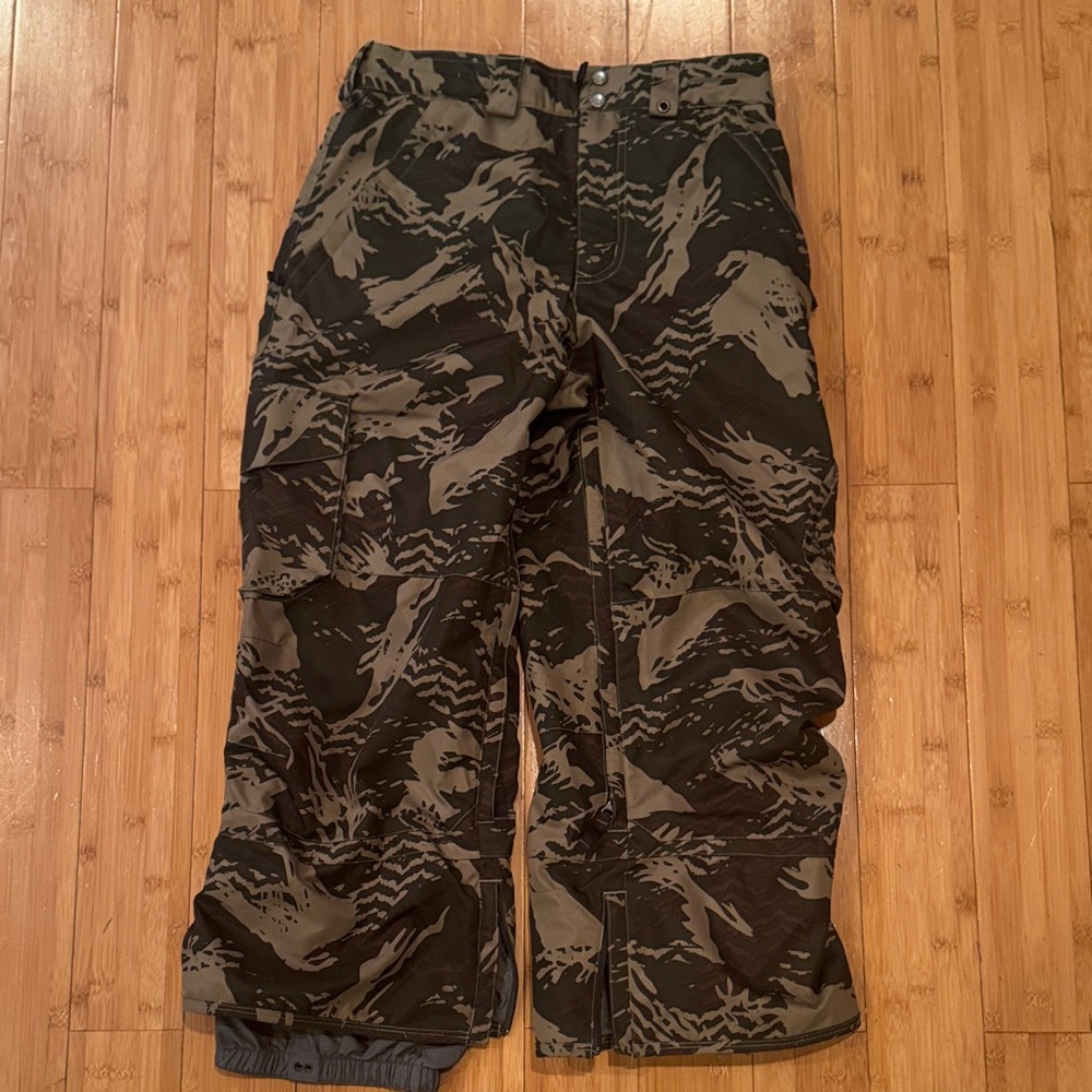 Burton Snowboard green  Camouflage baggy Pants boys medium